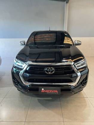 TOYOTA HILUX 2.8 D-4D TURBO DIESEL CD SRX 4X4 AUTOMÁTICO TOYOTA HILUX 2.8 D-4D TURBO DIESEL CD SRX 4X4 AUTOMÁTICO